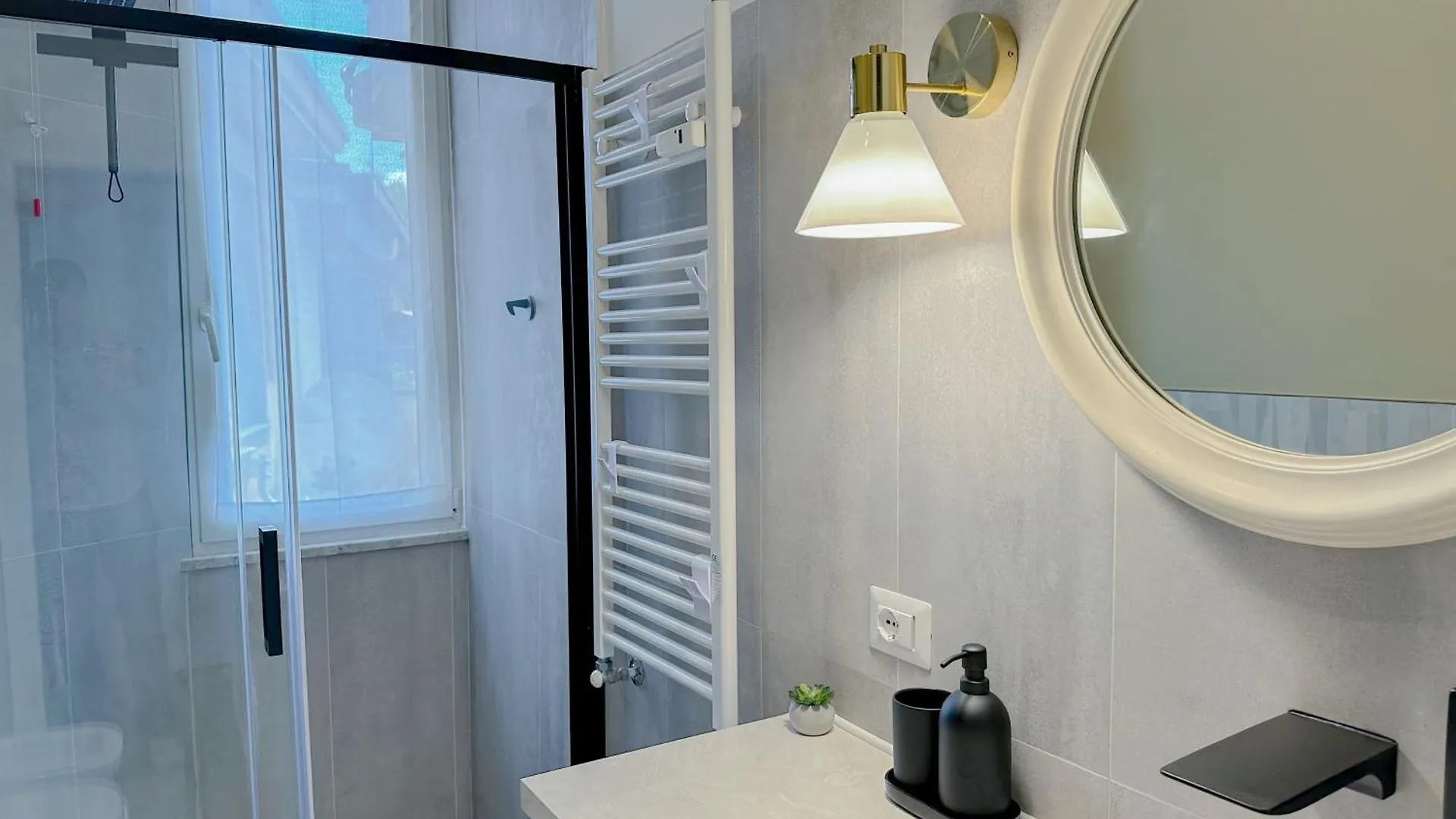 Apartment Felicita Suite - 5 Minuti Da Metro Milan Italy