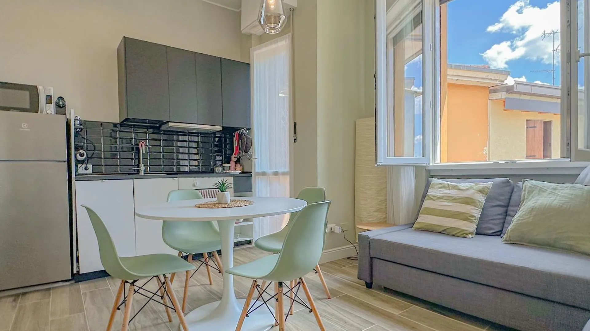 Apartment Felicita Suite - 5 Minuti Da Metro Milan